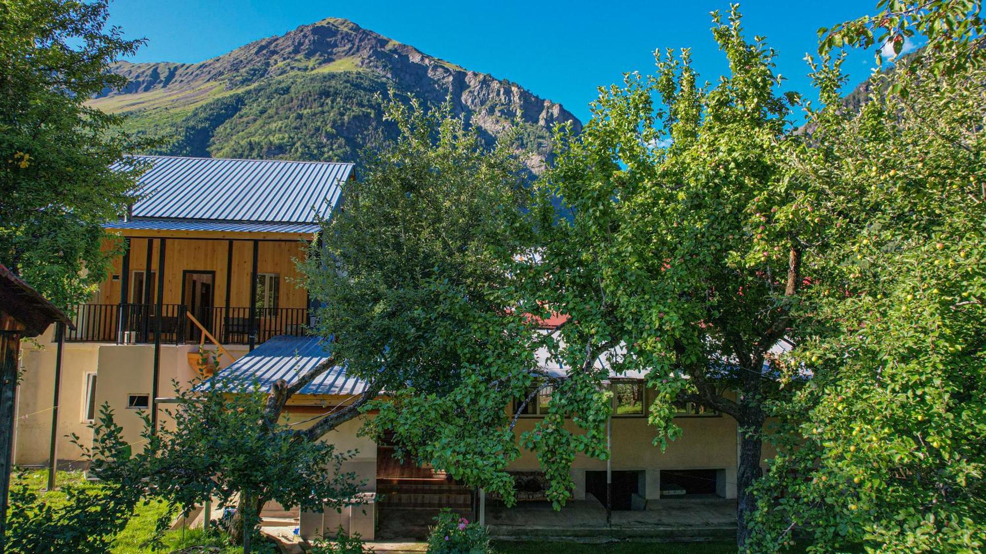 Givi Kakhiani'S Guesthouse Zhabeshi Екстер'єр фото