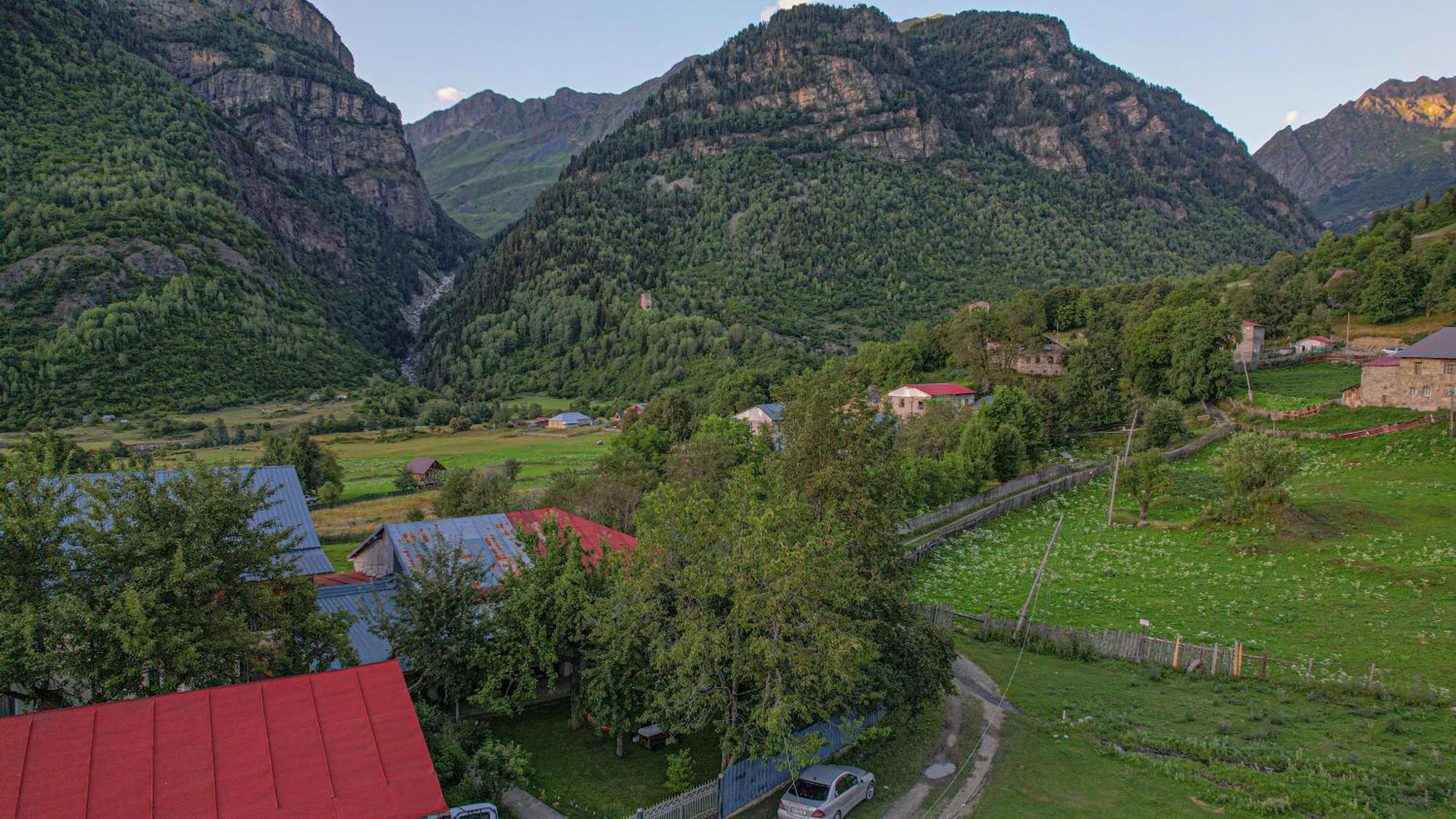 Givi Kakhiani'S Guesthouse Zhabeshi Екстер'єр фото