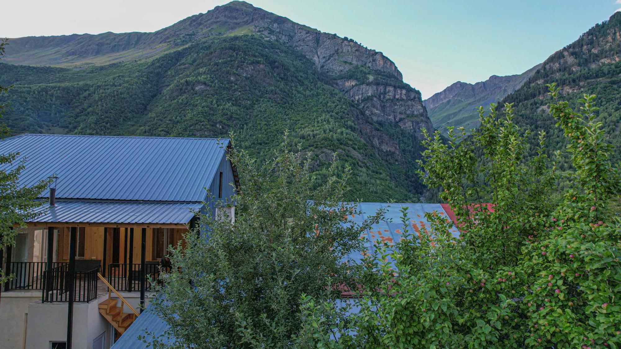 Givi Kakhiani'S Guesthouse Zhabeshi Екстер'єр фото