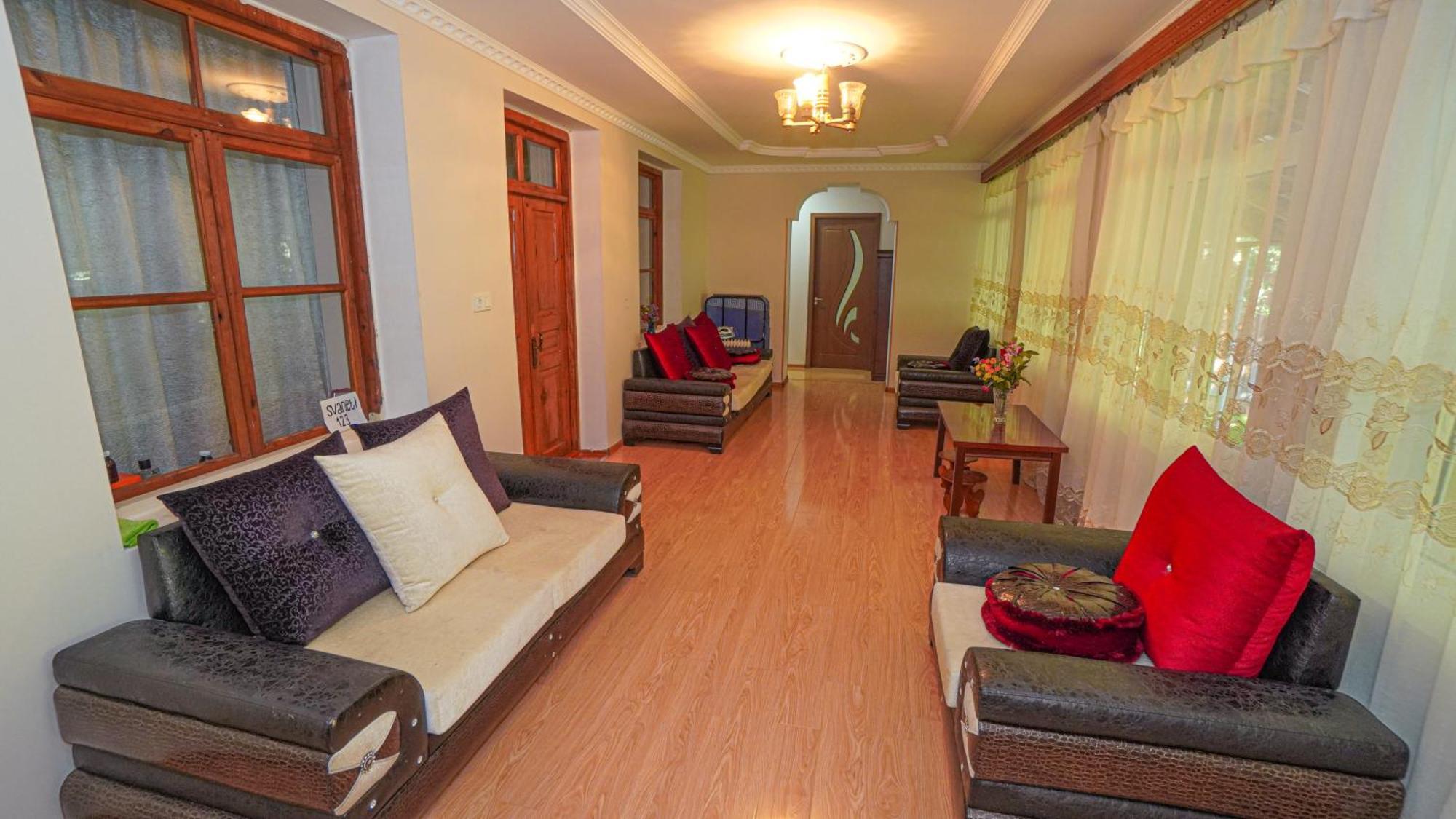 Givi Kakhiani'S Guesthouse Zhabeshi Екстер'єр фото