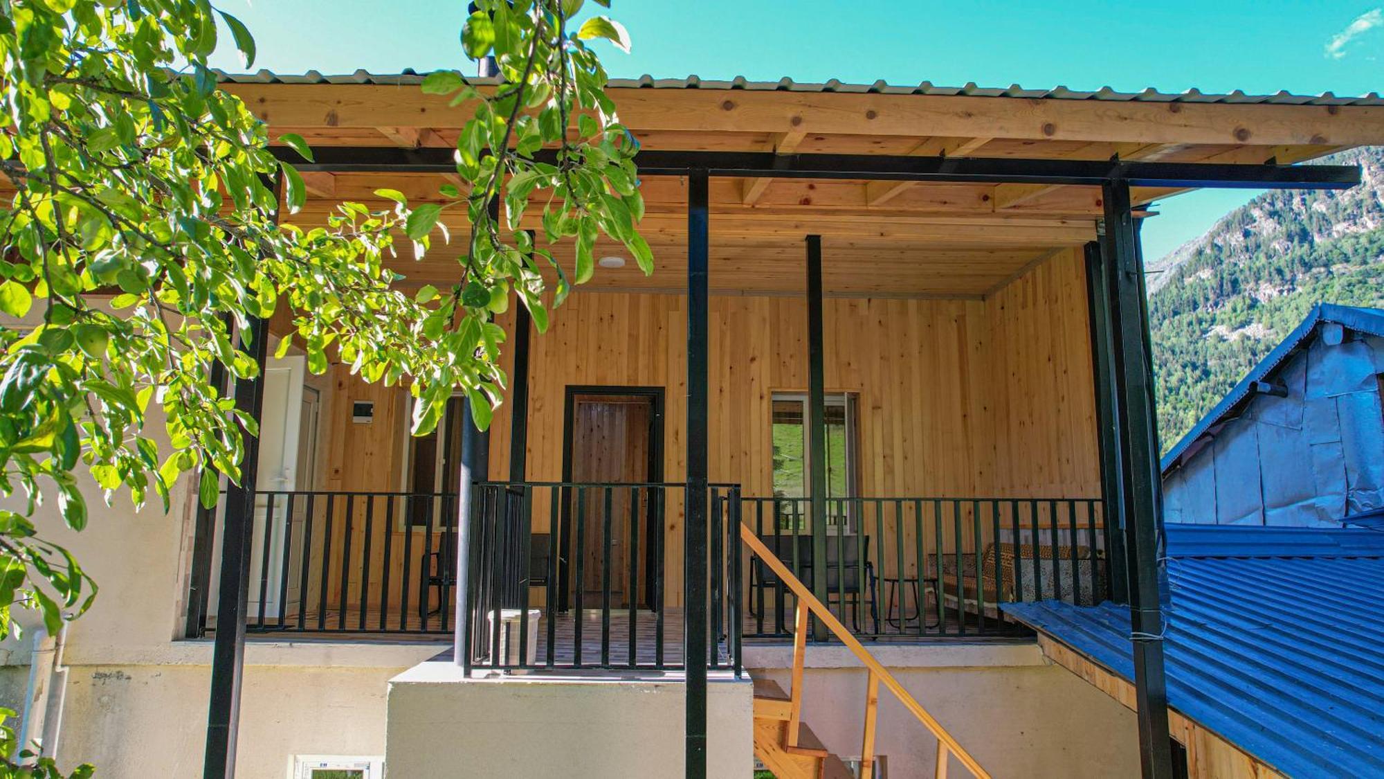 Givi Kakhiani'S Guesthouse Zhabeshi Екстер'єр фото