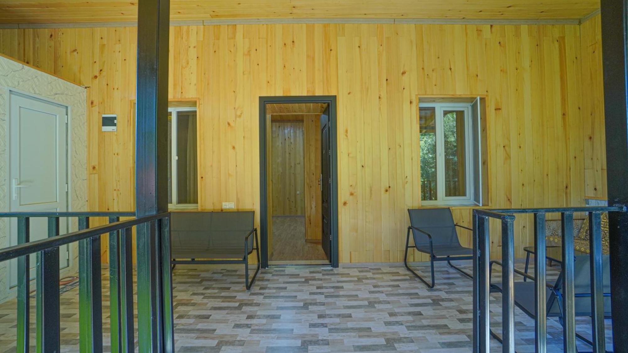Givi Kakhiani'S Guesthouse Zhabeshi Екстер'єр фото
